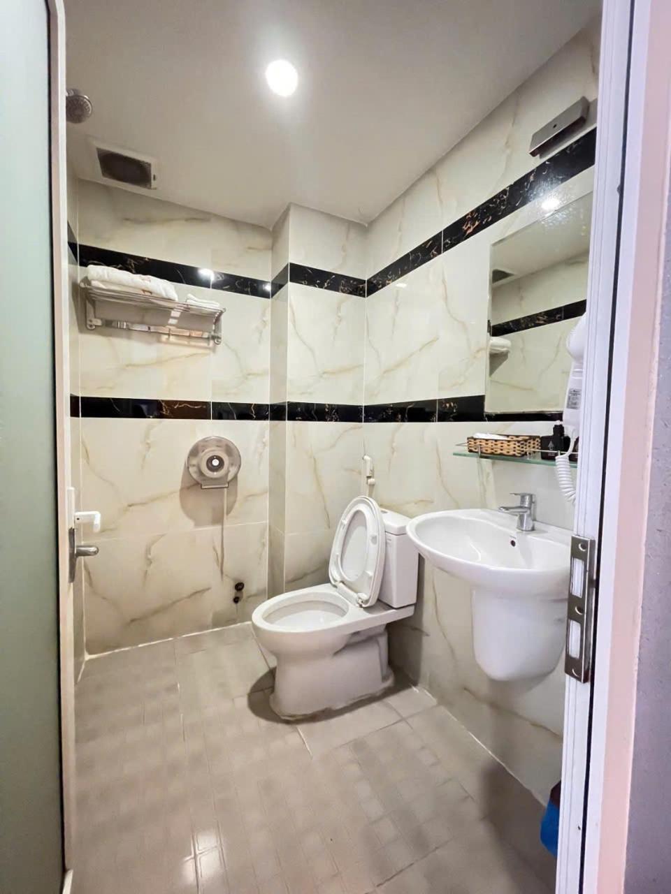 10H Hotel مدينة هوشي منه المظهر الخارجي الصورة