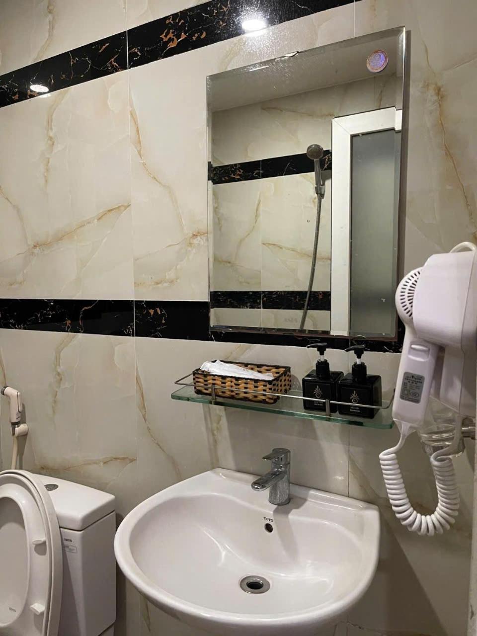 10H Hotel مدينة هوشي منه المظهر الخارجي الصورة